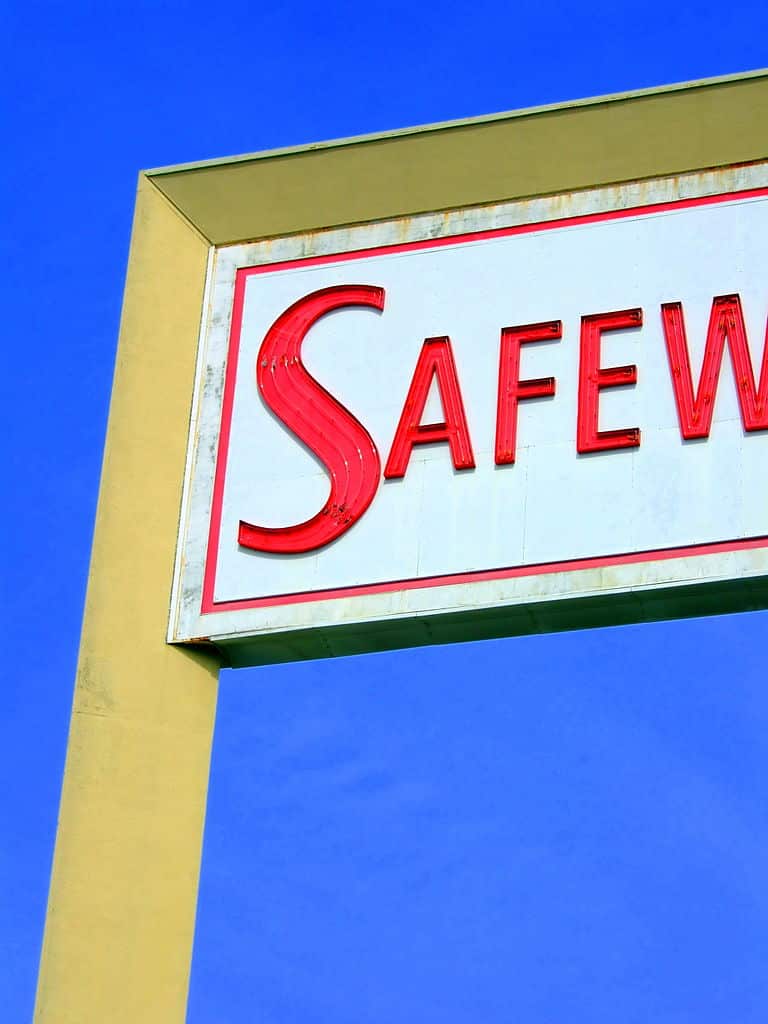 Safeway sign by Zoom Zoom